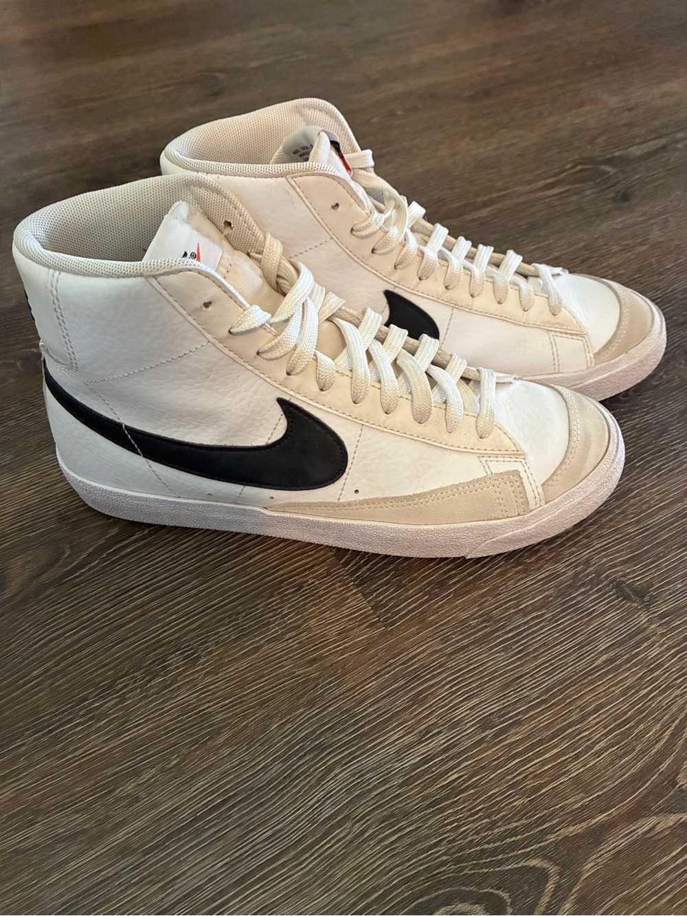 Nike Men's High-Top Sneakers in White with Black Swoosh